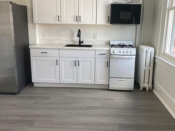 2nd image of 1682 Harrison St APT 3