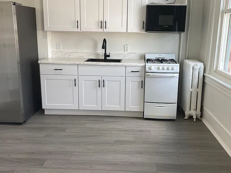 1682 Harrison St #3 — Photo 2