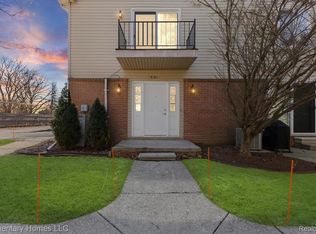 38181 Bradwood Ct, Harrison Township, MI