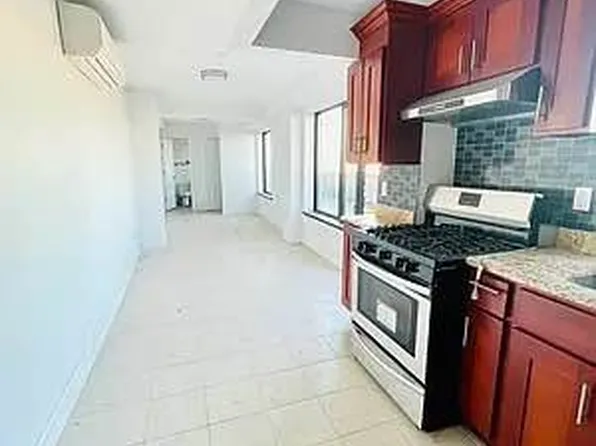 30-63 31st Street 701 image 1 of 4