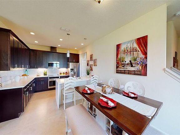 5th image of 918 Centaury Dr