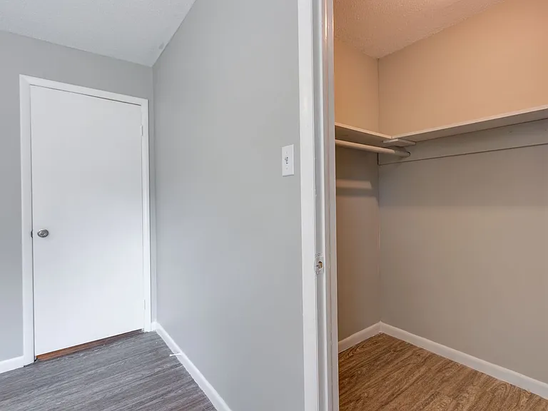 The Azalea: 1 & 2 Bedroom Apartments — Photo 26