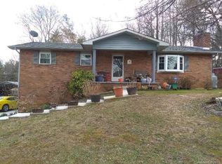 101 Plantation Dr, Hendersonville, NC 28792