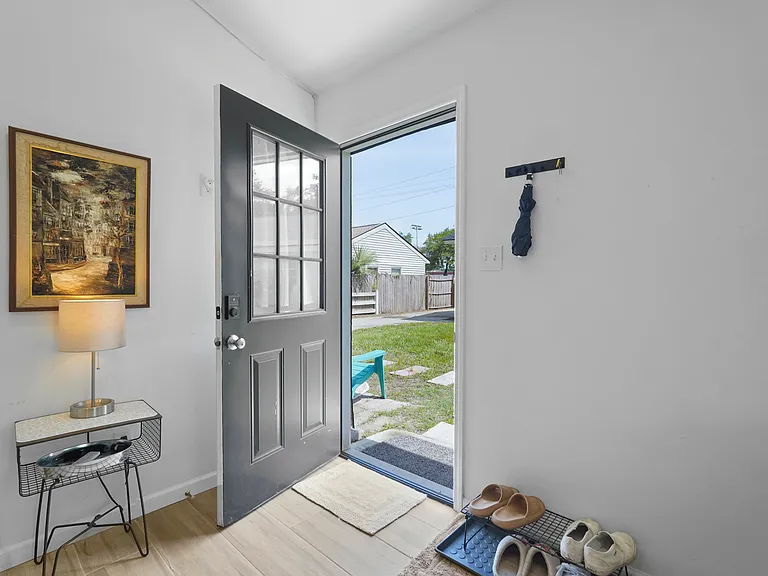 1815 E Derenne Ave #B — Photo 9