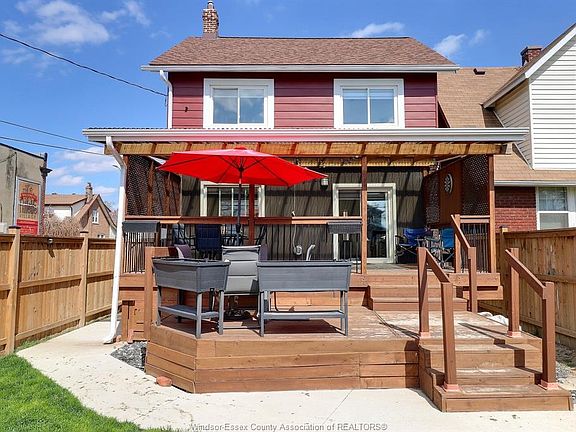 4th image of 883 Pillette Rd