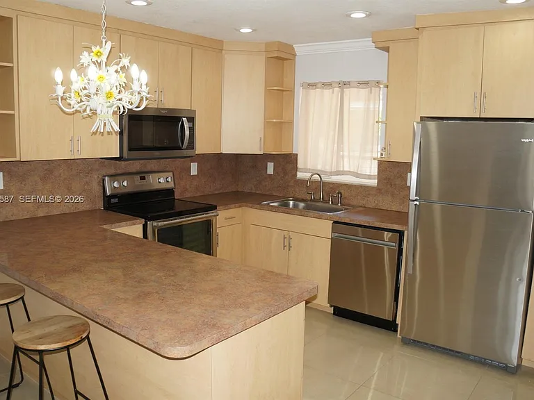 67 NE 13th St #0 — Photo 9