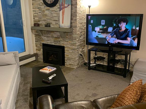 Living Room w/ 55"TV