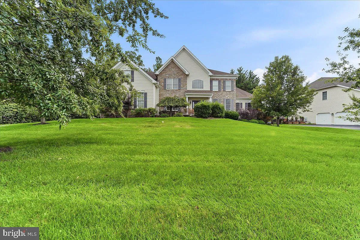 4 bed, 3.5 bath, 5143 sqft, $6,100 — Photo 2