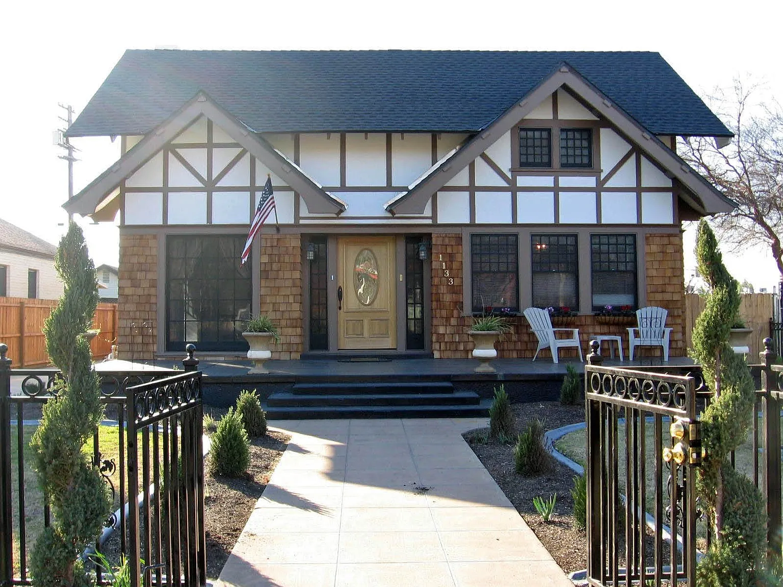 1133 N College Ave photo 1