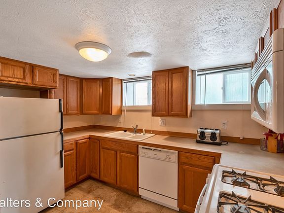 4th image of 2432 S Lincoln St