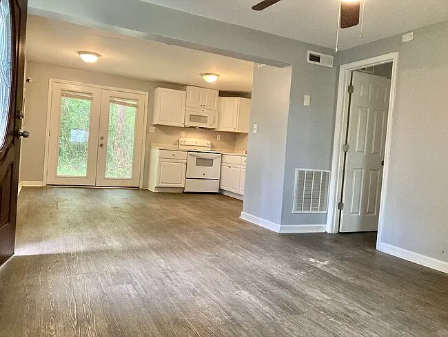 2 bed, 1.5 bath, $950 — Photo 2