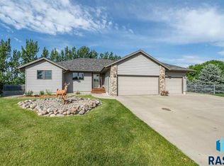 511 S Park Cir, Crooks, SD 57020