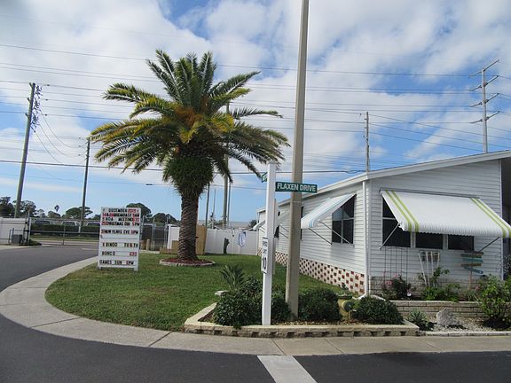 Private corner lot