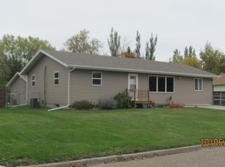 516 2nd St NE, Garrison, ND 58540