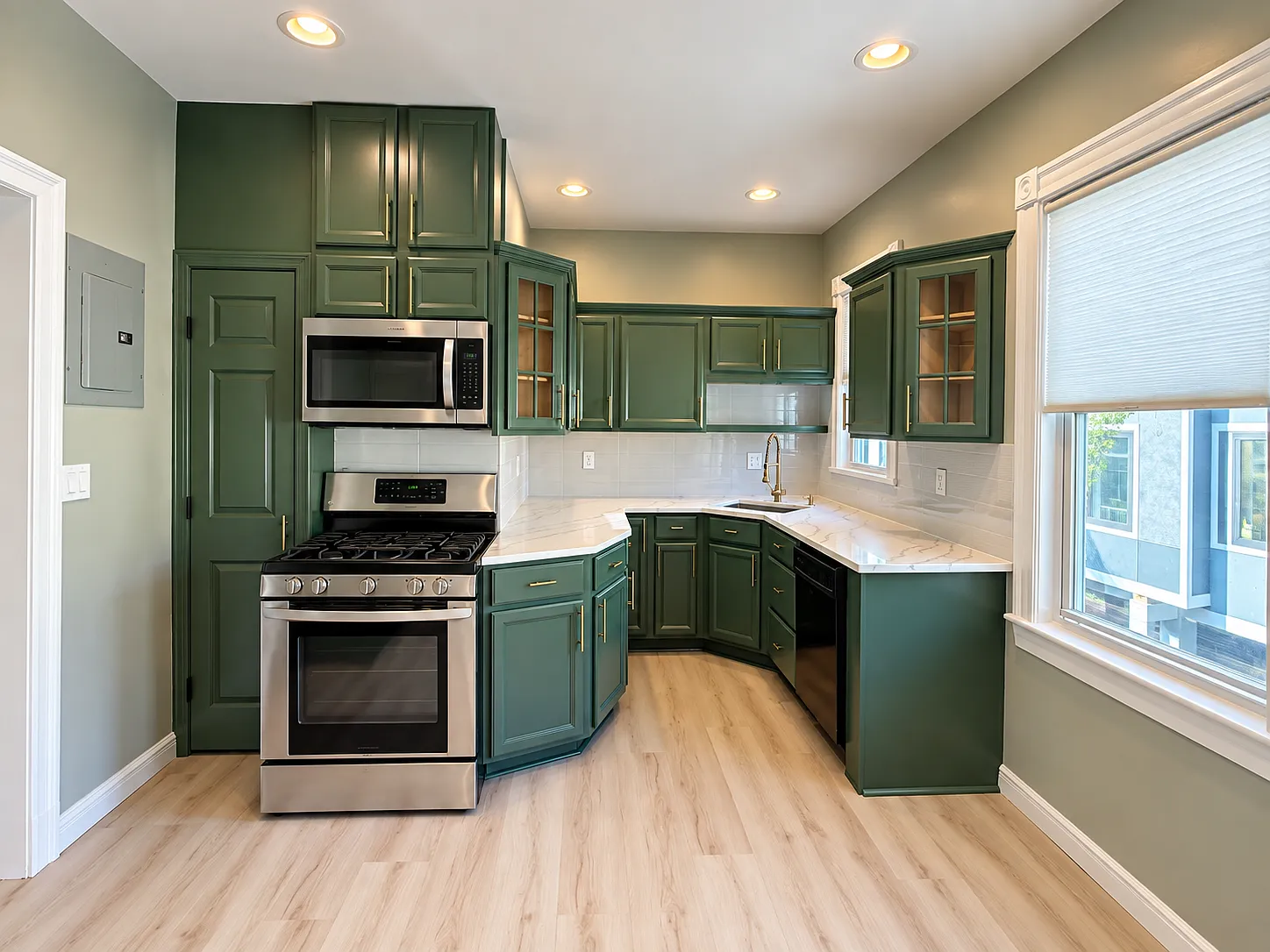 3 bed, 1300 sqft, $3,650 — Photo 1