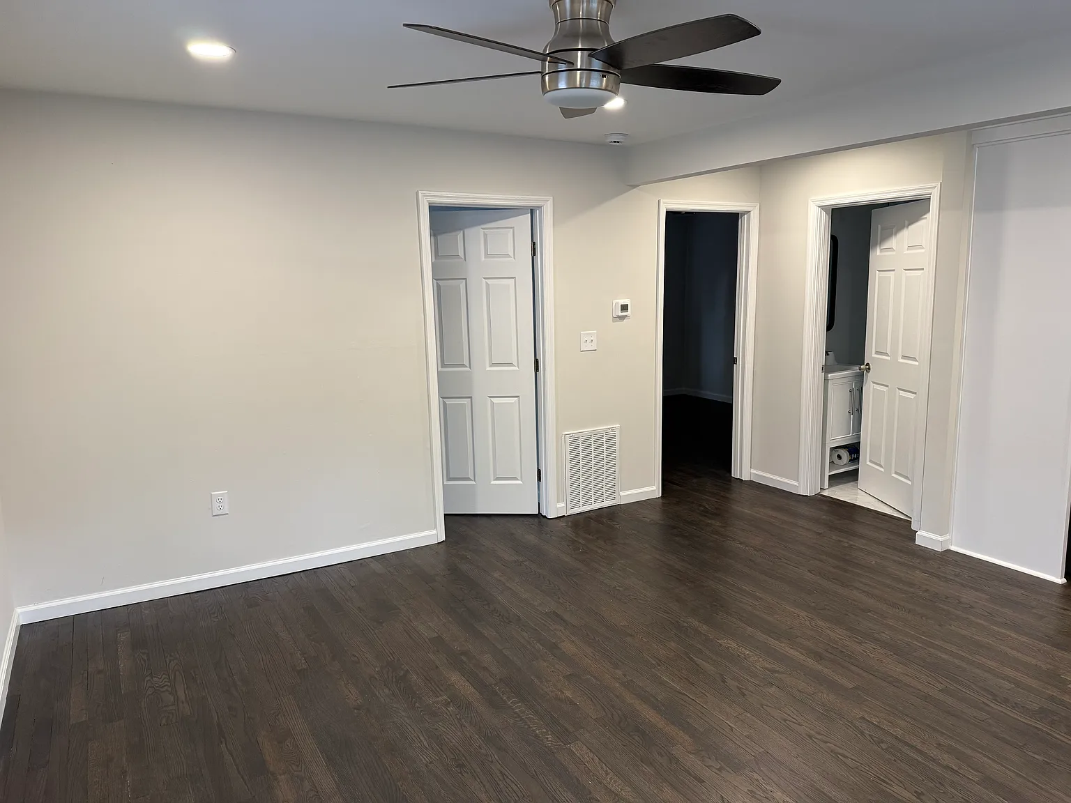 2 bed, 735 sqft, $2,000 — Photo 2