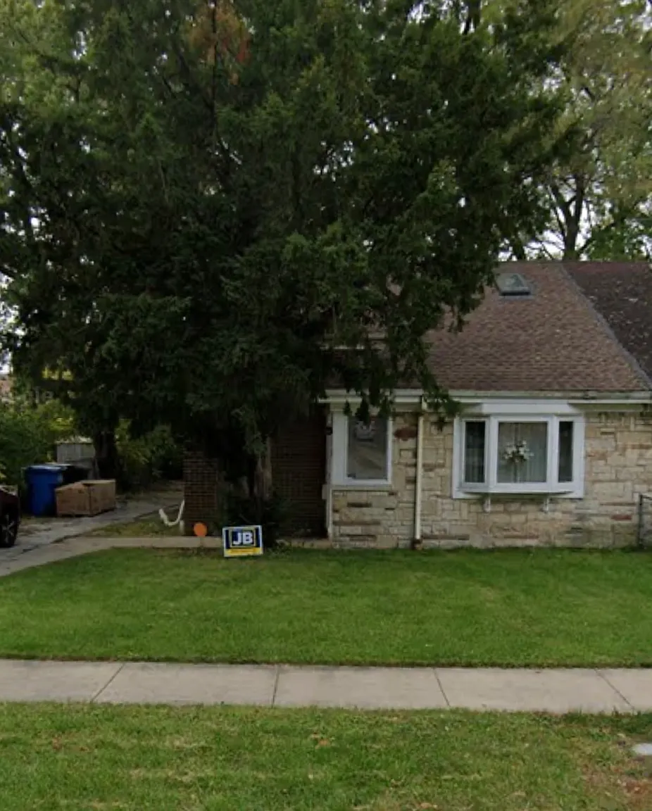 2337 E 98th St photo 1