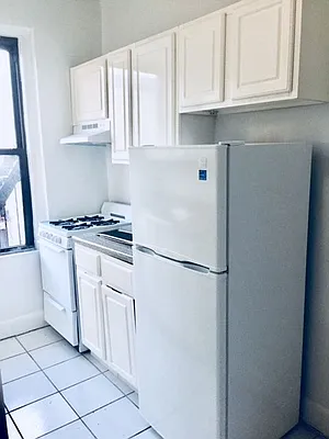 Rented by Roberto Guilbet, LREB | media 27