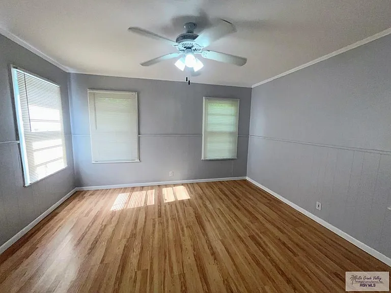 902 E Parkwood Dr — Photo 9