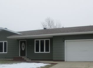 606 13th St NE, Watertown, SD 57201