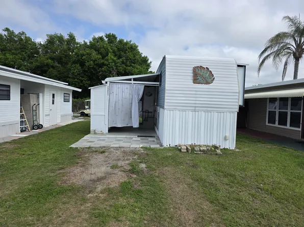 34631 Nancy St, Zephyrhills, FL 33541