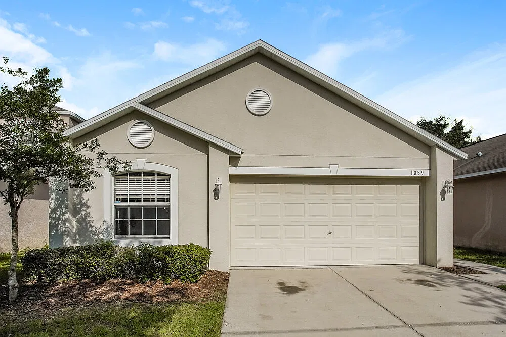 3 bed, 2.0 bath, 1292 sqft, $3,000 — Photo 1