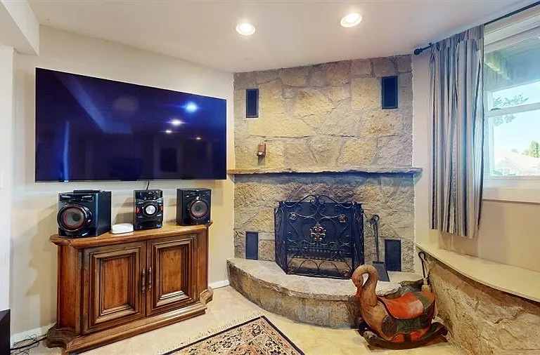830 Pine Tree Ln — Photo 28