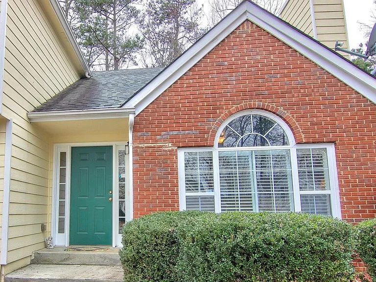 4453 Grove Dr NW — Photo 3