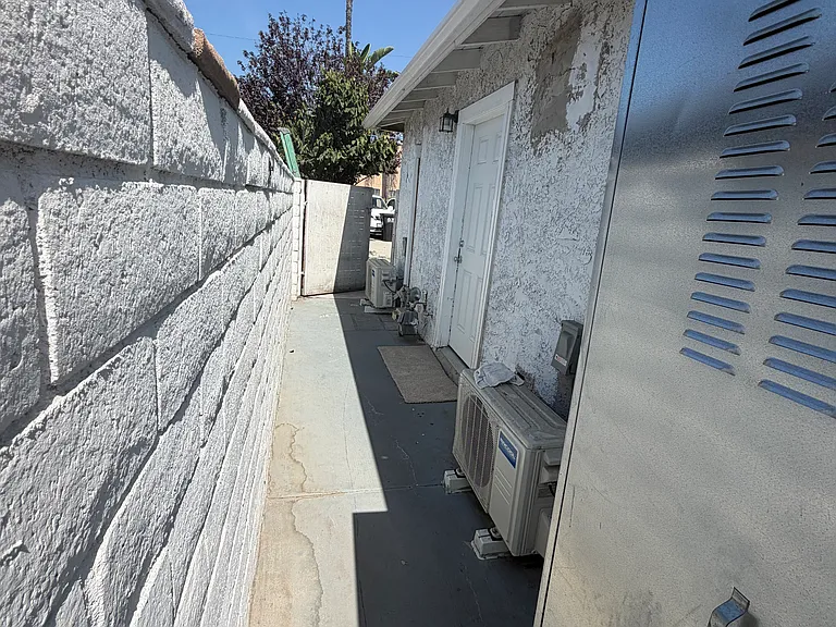 332 N Orange Ave #B — Photo 3