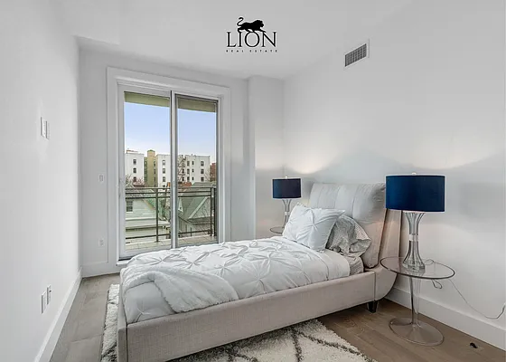 Rented by The Lion Real Estate | media 12