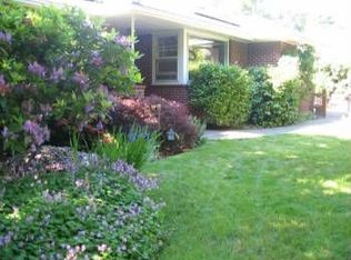 8365 SW Ridgeway Dr, Portland, OR 97225