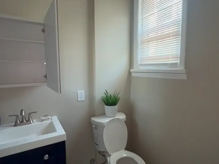 745 Hollywood Ave #2R — Photo 5