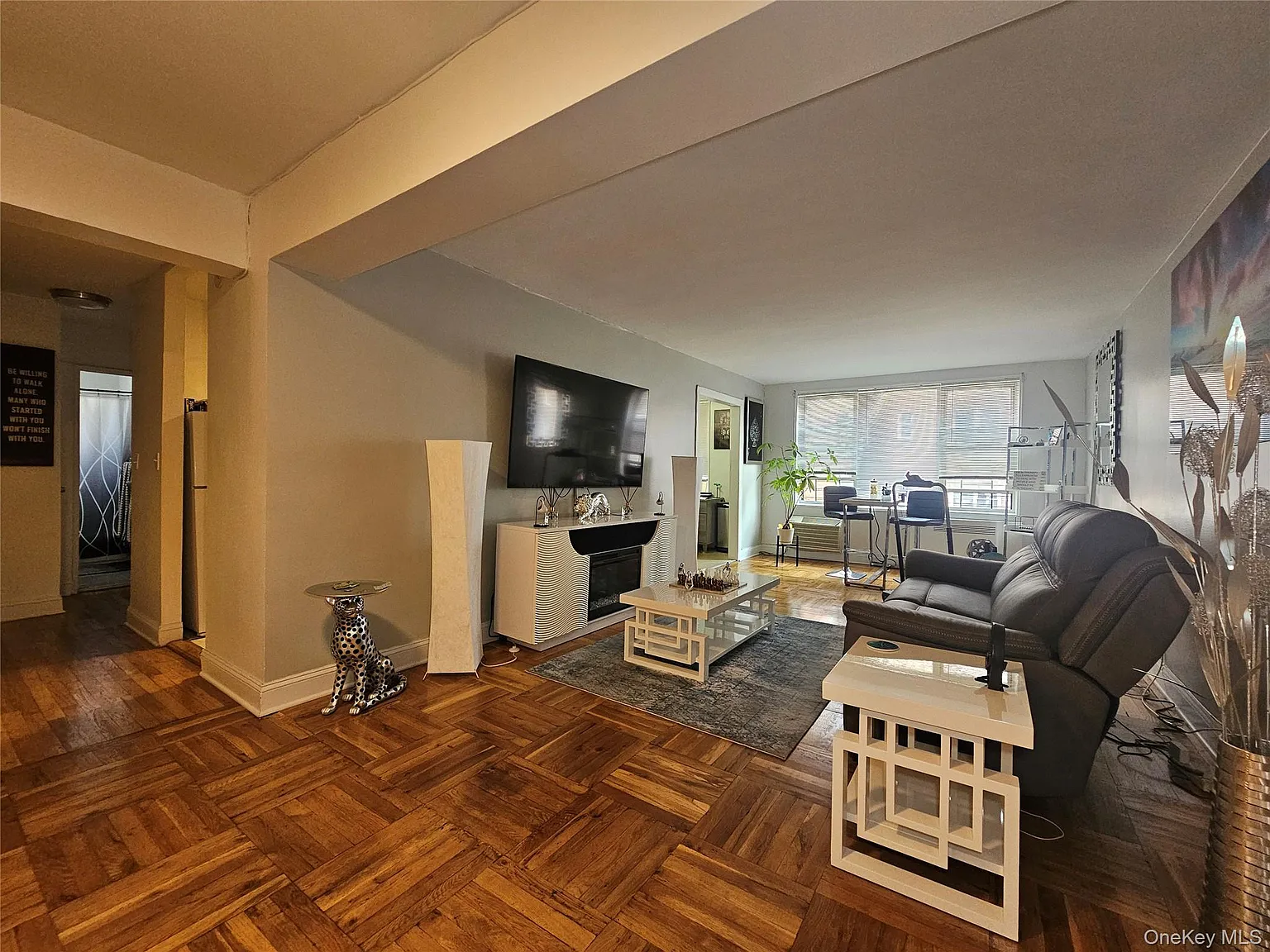 1 bed, 1.0 bath, 119505 sqft, $1,900 — Photo 3