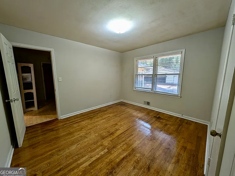 170 Forest Rd — Photo 4
