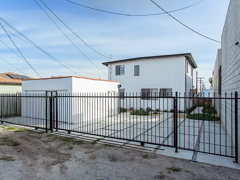 9009 S Normandie Ave — Photo 3