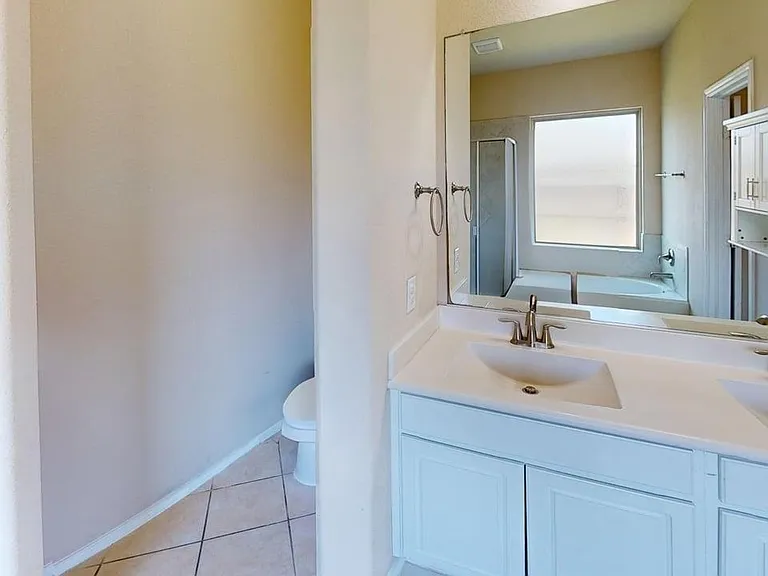 400 Plum Ct — Photo 6
