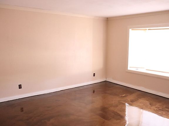 3rd image of 3712 Saint Andrews Dr