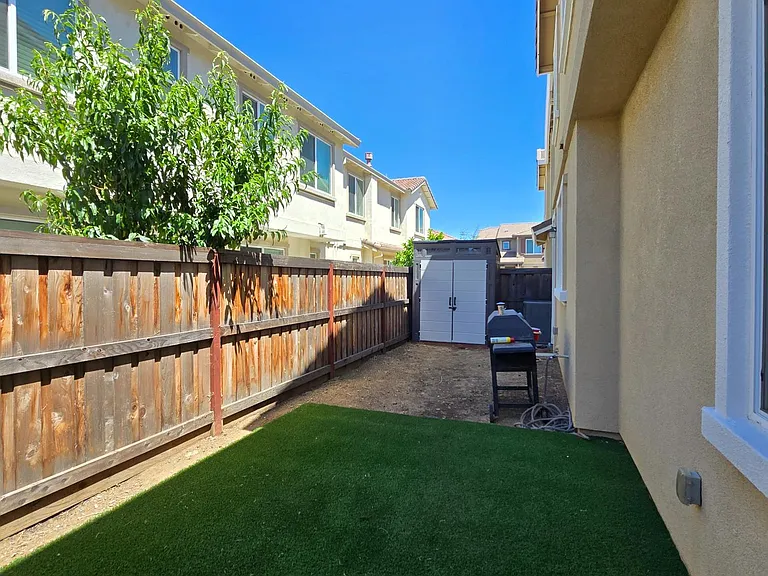 2001 Tamayo Way — Photo 15