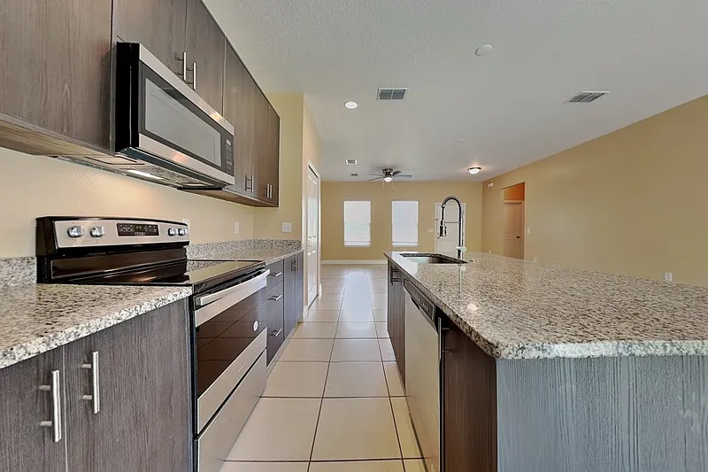 4 bed, 2.0 bath, 1580 sqft, $1,750 — Photo 2
