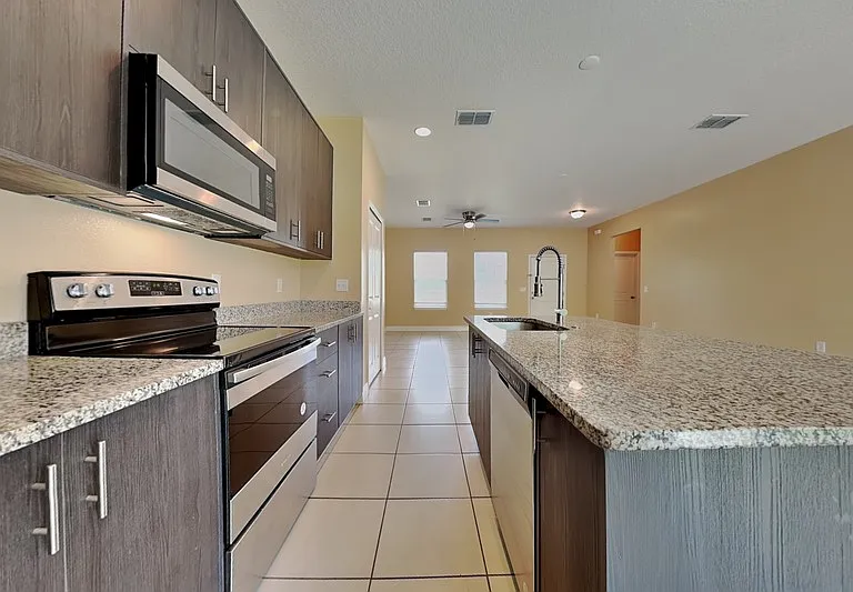5017 SW 165th Street Rd — Photo 2