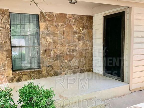 3rd image of 723 Rimrock Rd