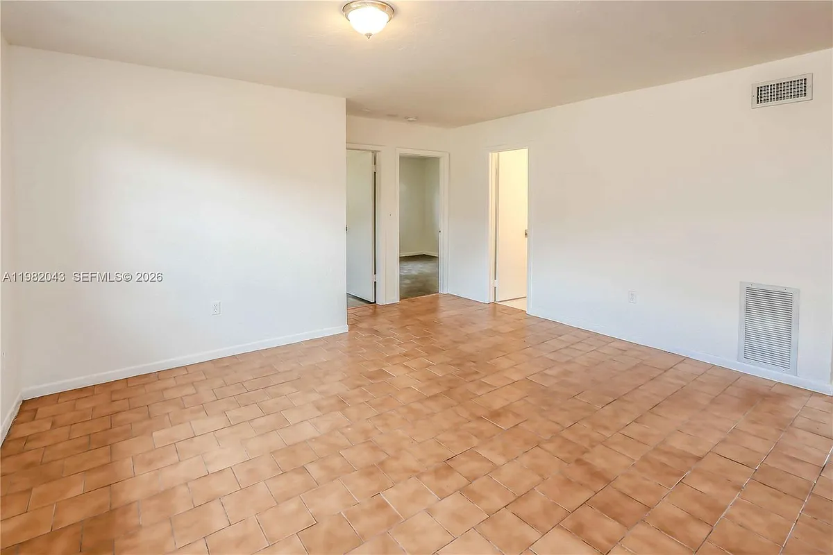 Building Photo - 6747 NW 5th Ct #2