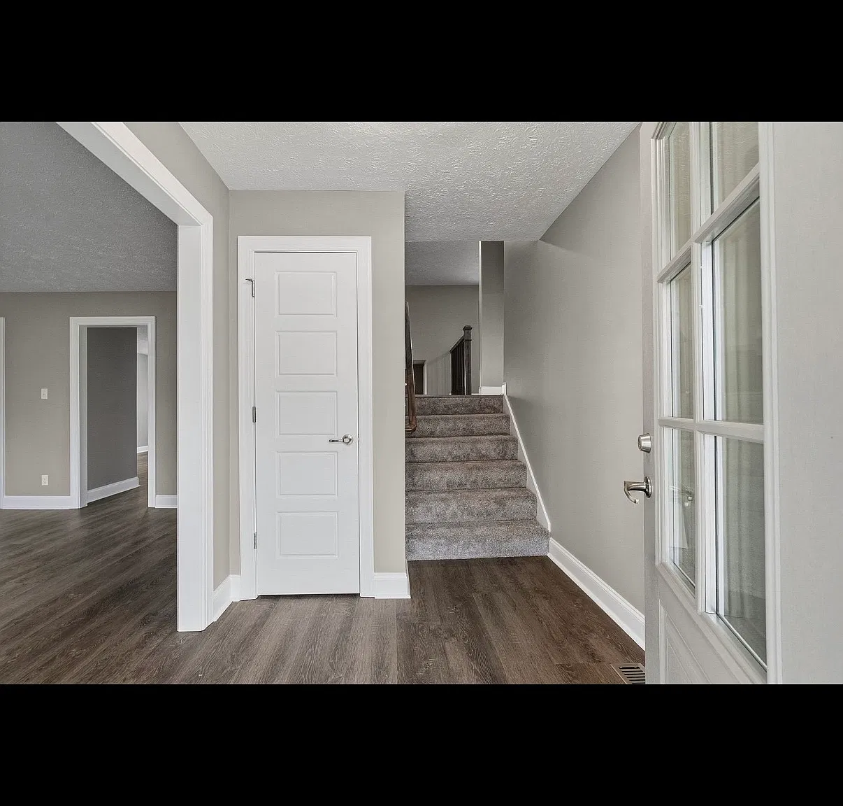 3 bed, 2800 sqft, $2,500 — Photo 2