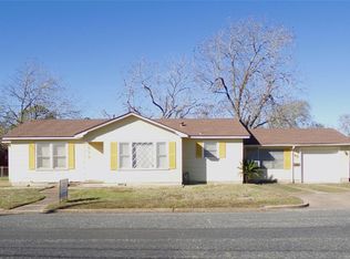 604 S Mechanic St, Weimar, TX 78962