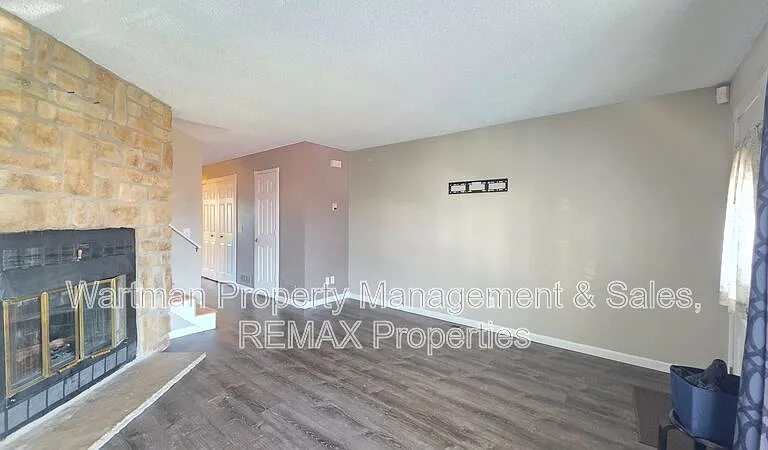 4231 Charleston Dr — Photo 2