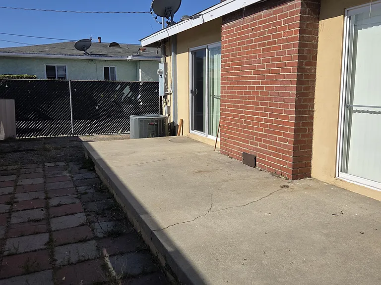 2620 W Arbor Vitae St — Photo 12