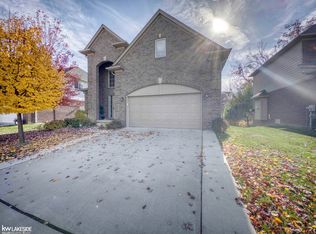 30056 Trailwood Dr, Warren, MI 48092