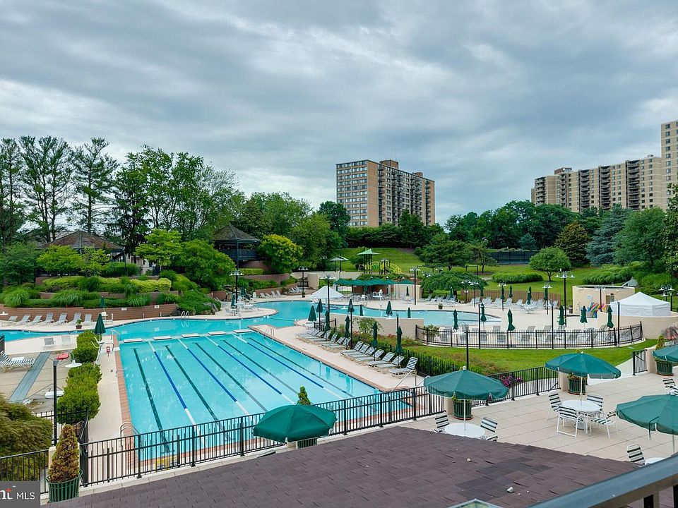 1st image of 307 Yoakum Pkwy APT 222