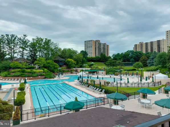 307 Yoakum Pkwy APT 222, Alexandria, VA 22304