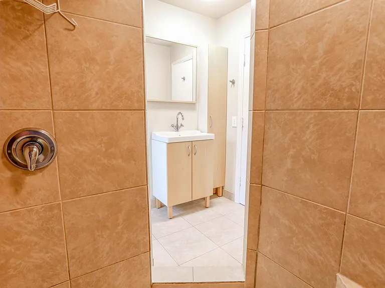 3919 Creston Ave #3 — Photo 17
